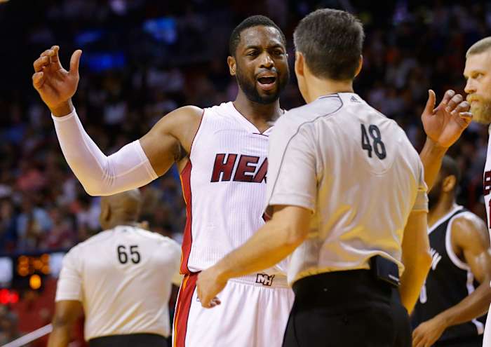 Dwyane-Wade-2015-0104-foul-face-react.jpg